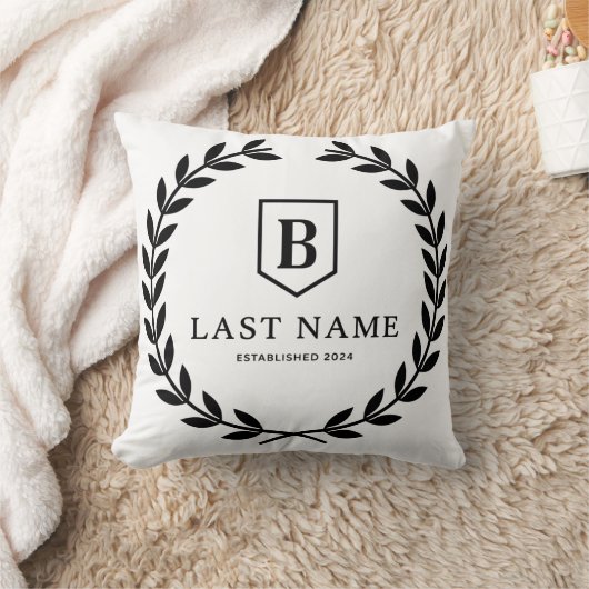 Modern Monogram Crest Personalized Family Name  クッション (ブランケット)