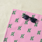 Modern Monogram Initial Letter Pink Green Pattern ビーチタオル (インサイチュ)