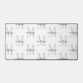 Modern Monogram Minimal Black White デスクマット (正面)