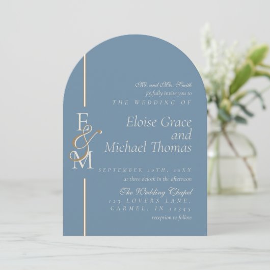 Modern Monogram Script Dusty Blue Arch Wedding 招待状 (スタンド正面)