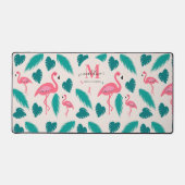 Modern Monogram Tropical Leaves Hot Pink Flamingo デスクマット (正面)