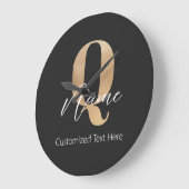 Modern Monogrammed Initial Q & Name Personalized ラージ壁時計 (傾斜)