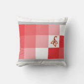 Modern Mosaic: Crimson & Blush Geometric Polyester クッション (正面)