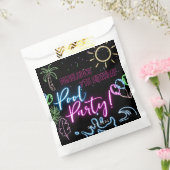 Modern Neon Glow Black Pool Party Birthday フェイバーバッグ (封をした状態)