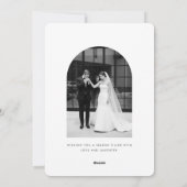 Modern Newlywed Black & White Arch Photo Christmas シーズンカード (裏面)