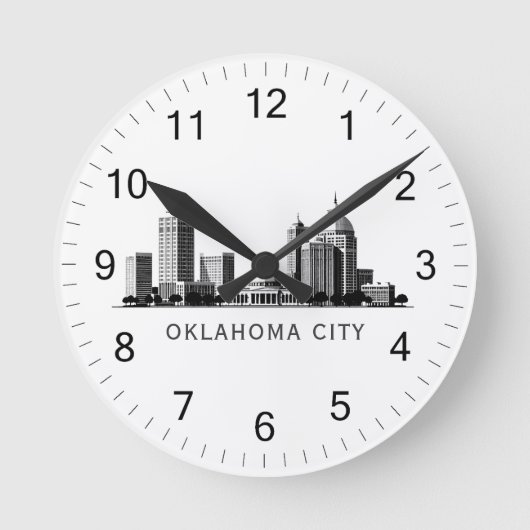 Modern Oklahoma City Stylized Skyline ラウンド壁時計 (正面)