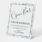 Modern Open Bar | Minimalist Botanical  台座サイン (正面)