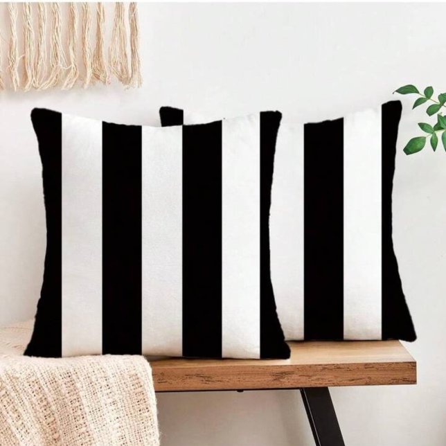 Modern Outdoor Decor Black & White Classic Striped アウトドアクッション (Modern Outdoor Decor Black & White Classic Striped Outdoor Pillow)