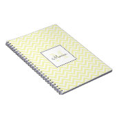 Modern Pastel Yellow Chevron Pattern Monogram ノートブック (右側)