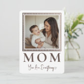 Modern Personalized Mom Photo Greeting Card シーズンカード (スタンド正面)