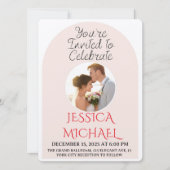 Modern Pink Arch Wedding Photo Invite with QR Code 招待状 (正面)