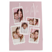 Modern Pink “Fa La La” Multi Photo Christmas Gift  ミディアムペーパーバッグ (裏面)
