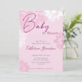 Modern Pink Floral Baby In Bloom ベビーシャワー 招待状 (スタンド正面)