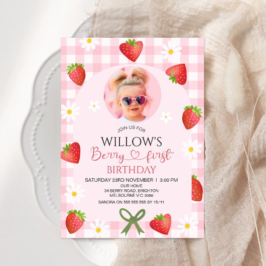 Modern Pink Gingham Heart Berry First Birthday 招待状