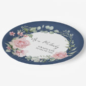 Modern Pink Roses Script Class of Graduation ペーパープレート (アングル)