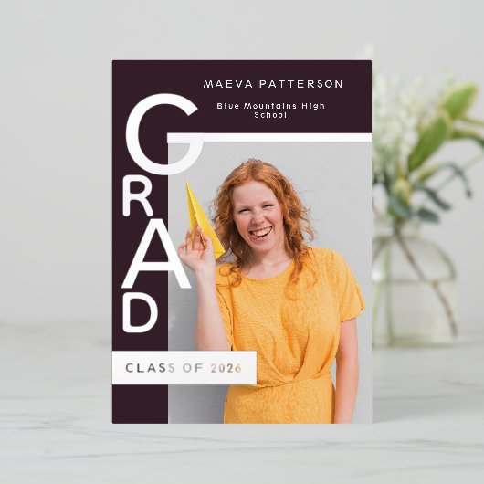 Modern Plum Graduation Announcement Silver Foil 箔シーズンカード (立ち正面)