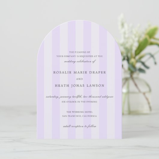 Modern Purple Stripes Elegant Wedding 招待状 (スタンド正面)
