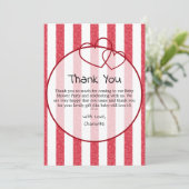 Modern Red Chalk Stripes Double Hearts Baby Shower サンキューカード (スタンド正面)