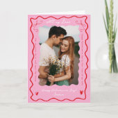 Modern Retro Wavy Pink Red Couple Photo Valentines シーズンカード (正面)