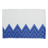 Modern Royal Blue Chevron Gray Stripes Pattern 枕カバー (正面)