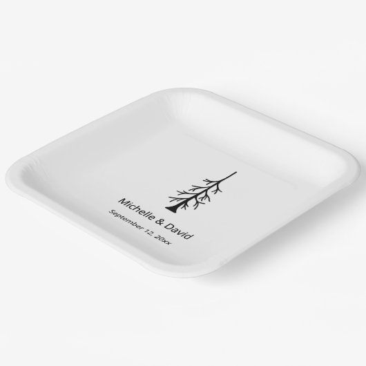 Modern Rustic Pine Tree Casual Wedding Reception ペーパープレート (傾斜あり)