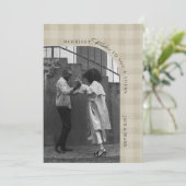 Modern Rustic Plaid Holiday Photo Card Personalize 招待状 (スタンド正面)