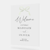 Modern Sage Green Bow Monogram Wedding Welcome アクリルサイン (傾斜)