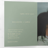 Modern Sage Green Simple Photo Wedding 三つ折り招待状 (内部最初)