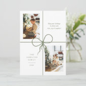 Modern Sage Ribbon Bow Wrap 2 Photo Christmas シーズンカード (スタンド正面)