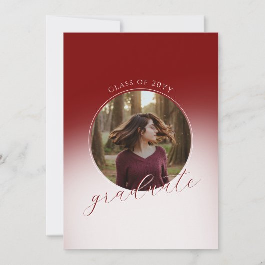 Modern Script Dark Red Ombre Photo Graduation 招待状 (裏面)