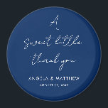 Modern Script Elegant Wedding Thank You マグネット<br><div class="desc">Share your gratitude with a gift that they'll love. Our personalized wedding thank you stickers are the perfect way to commemorate your special day while thanking your guests for being a part of it. Give your guests a beautiful, practical reminder of the love and joy you shared, a small token...</div>