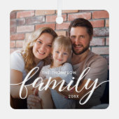 Modern Script Family Photo Christmas Personalized メタルオーナメント (正面)