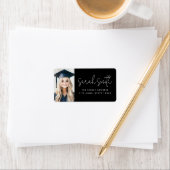 Modern script graduate photo black return address ラベル (インサイチュ)