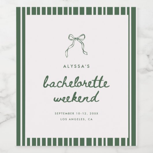 Modern Script Green Coquette Bachelorette Weekend ワインラベル (シングルラベル)
