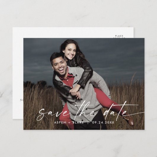 Modern Script Horizontal Dark Photo Save the Date インビテーションポストカード (正面/裏面)