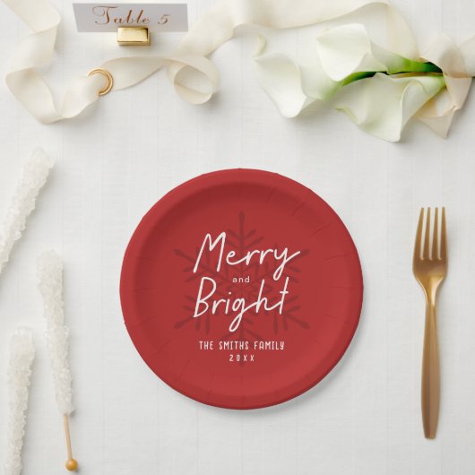 Modern Script Merry & Bright Snowflakes Christmas ペーパープレート (ウェディング)