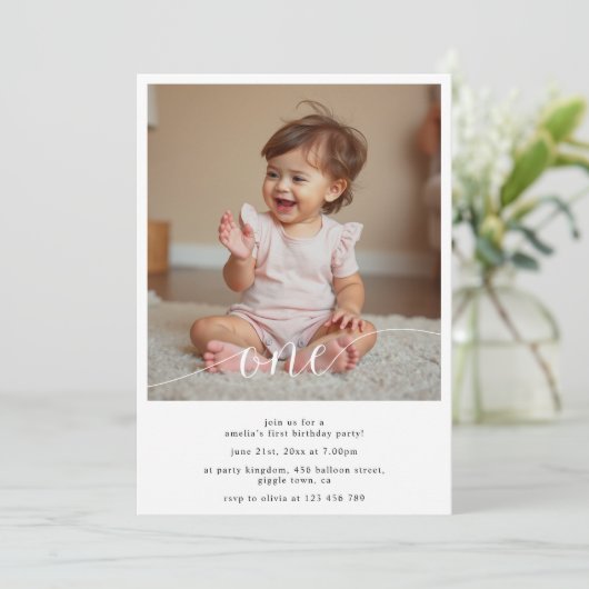 Modern Script Overlay Baby's First Birthday Photo 招待状 (スタンド正面)