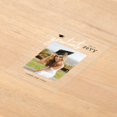 Modern Script Photo Graduation Announcement アクリル招待状 (レイダウン)