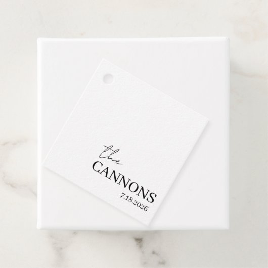 Modern Script Wedding Personalized Name Date フェイバータグ (インサイチュ)