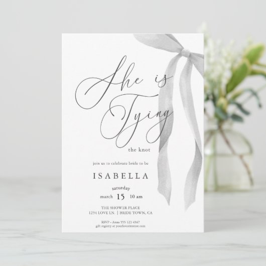 Modern She's Tying The Knot Bow Bridal Shower 招待状 (スタンド正面)