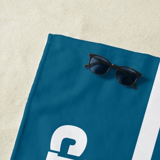 Modern Simple Blue Pool Monogram Name ビーチタオル (インサイチュ)