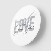 Modern, simple, chic, cool design Love San Jose ラウンド壁時計 (傾斜)