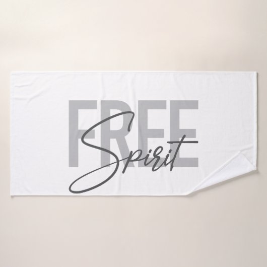 Modern, simple, cool typography of Free Spirit バスタオル (バスタオル)