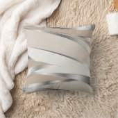 Modern Sleek Metallic Silver and Beige Abstract クッション (ブランケット)