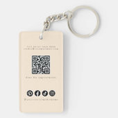 Modern Soft Peach and Earthy Makeup Artist QR キーホルダー (裏面)