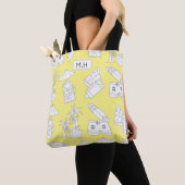 Modern Summer Line Drawings on Yellow Monogram トートバッグ (クローズアップ)