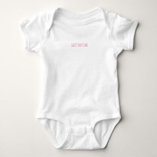 Modern Sweet New Baby NAME Pink Typography ベビーボディスーツ (正面)