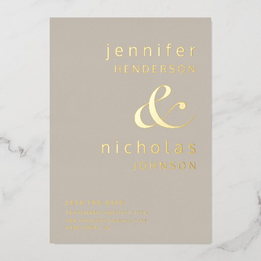 Modern Taupe Beige Typography Wedding Gold 箔招待状 (正面)