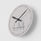 Modern Taupe Gray Monogram Office Decor ラウンド壁時計 (傾斜)