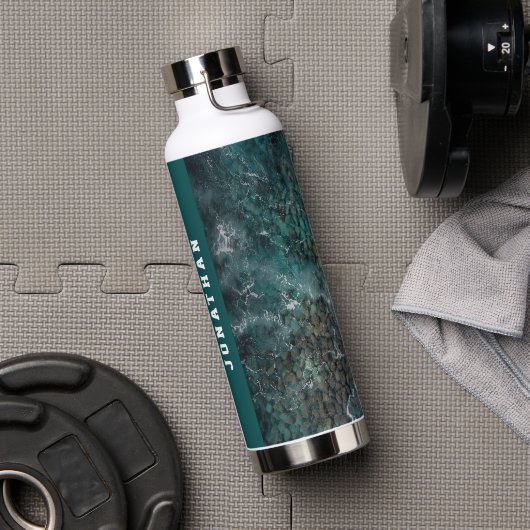 Modern Teal Ocean Waves Aerial Personalized ウォーターボトル (ジム (回転後))